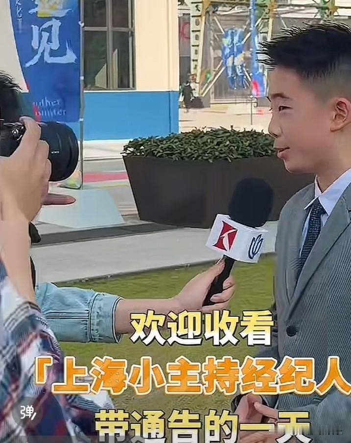 近日，陈小春在沈阳开演唱会，他的老婆和儿子都没有到现场支持，一向爱老公的应采儿到