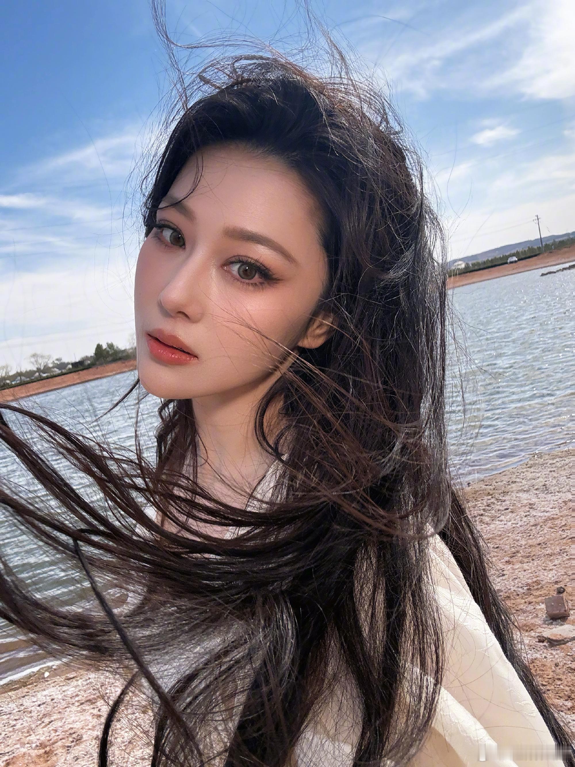 张馨予说曾对装柔弱嗤之以鼻张馨予大女人能屈能伸大女人不是硬扛一切，而是懂得变通，