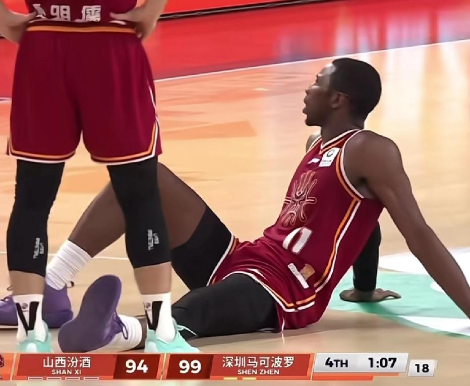2025年CBA深圳和山西这场比赛火药味十足！开场3分28秒深圳外援就伤退，好在
