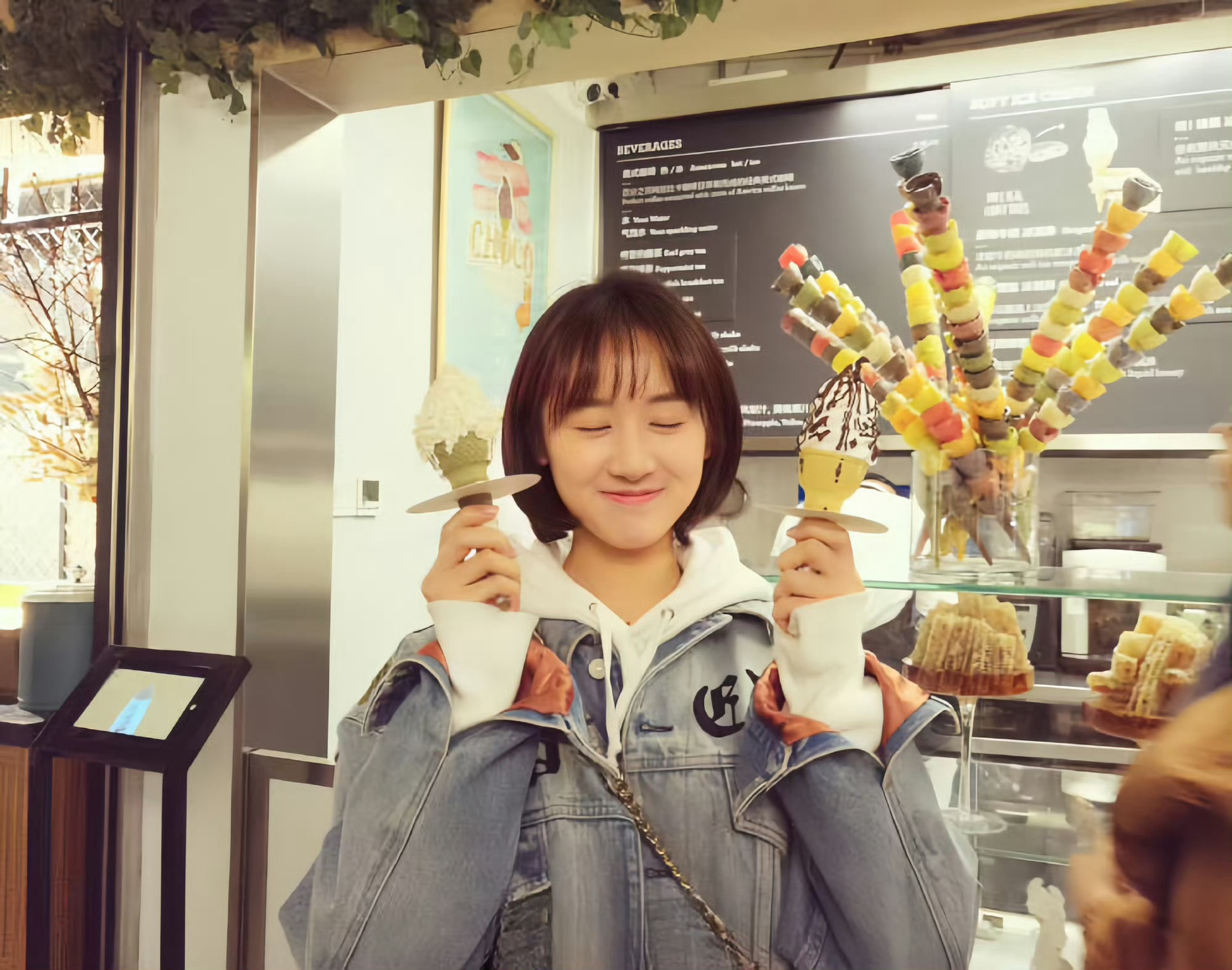  不是所有相遇都算奔赴，袁冰妍带着治愈感而来，冰淇淋裹着幸福感而至，她的温柔接住