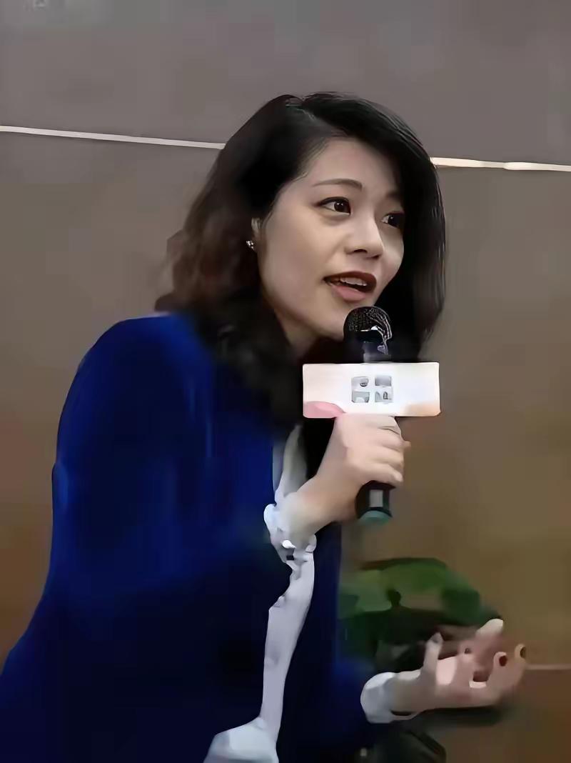 复旦大学教授陈果说：“如果你发现嫁错了人，还生了孩子，又想离婚，又舍不得孩子，千