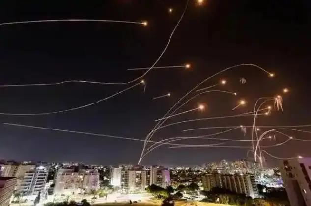 以色列终于承认怕了。
 
发现没有，以色列当初在空袭伊朗的时候，非常嚣张，根本没