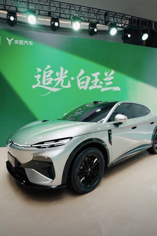 岚图追光S实车亮相，定位纯电中大型SUV【来自懂车帝车友圈】