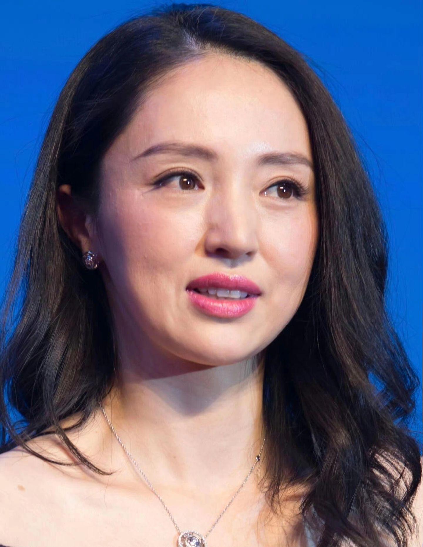 董璇生图怼脸拍。