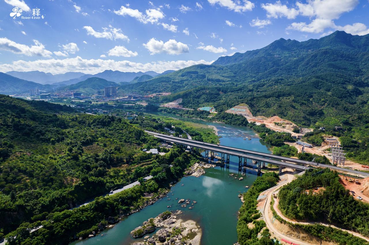 鹤岗之下还有鬼城，福州新四大鬼城，胆肥的养花人可以考虑下
第一名：葛岭。核心区域
