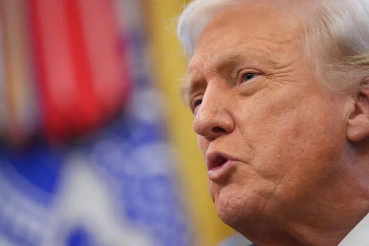 特朗普狂撒“解雇令”！近30国美国大使被连夜召回，网友笑：美式换血太直白

特朗