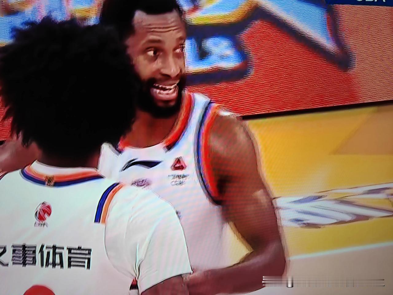 上海男篮的外援弗格在总决赛的三场比赛中彻底打出了自己的价值。作为一名36岁的老将