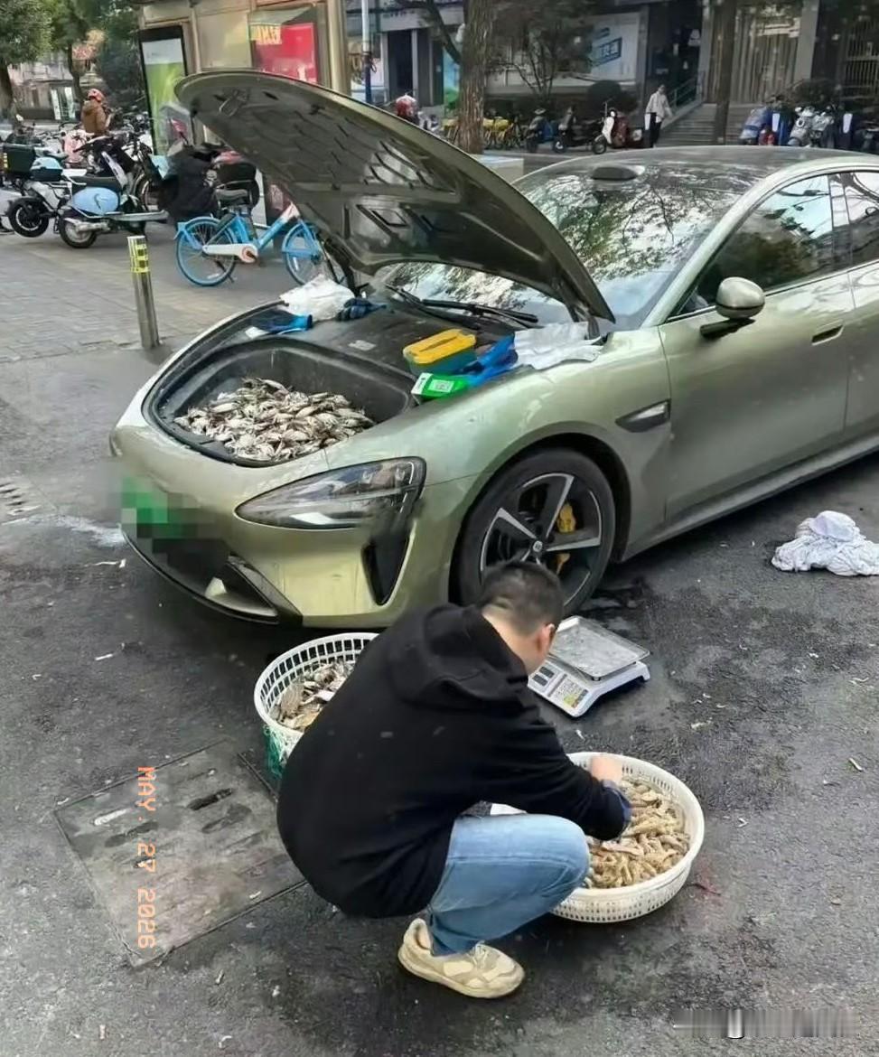 必须得强调一下，这车主那可真是个不折不扣的狠人。
