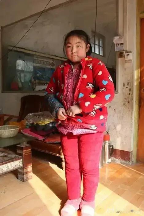 6岁爹没了，9岁妈改嫁。贵州山村女孩林小满，在叔叔家一住就是12年。高考完第二天