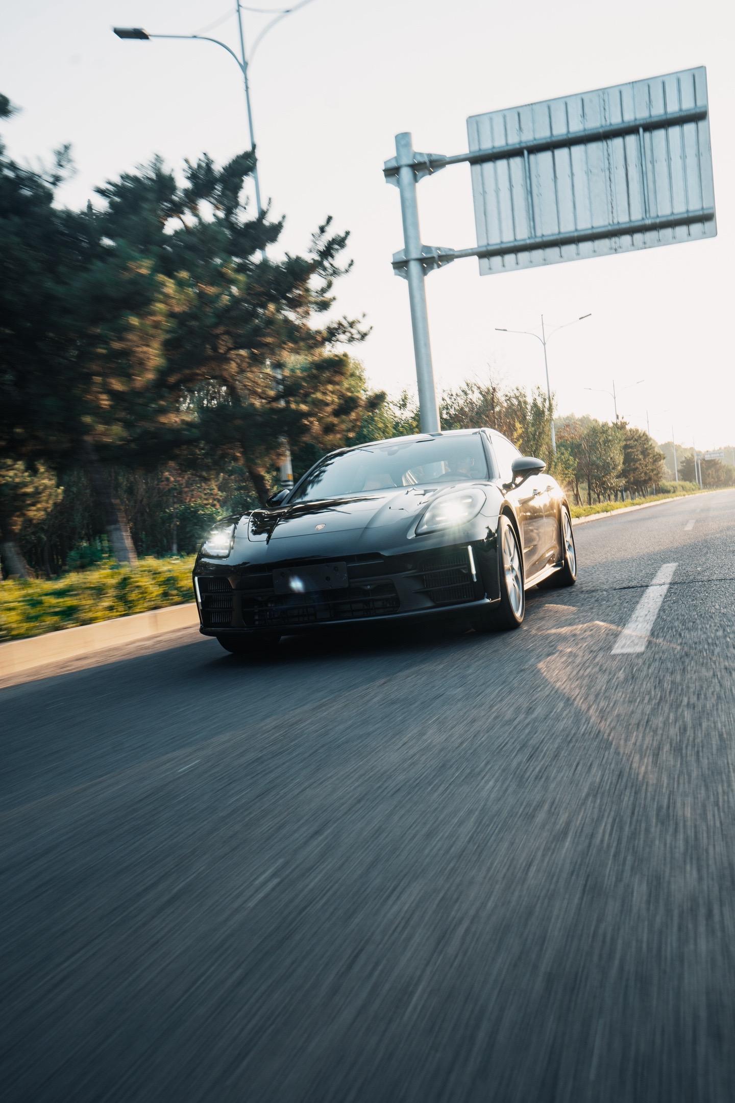 再次Porsche Panamera.