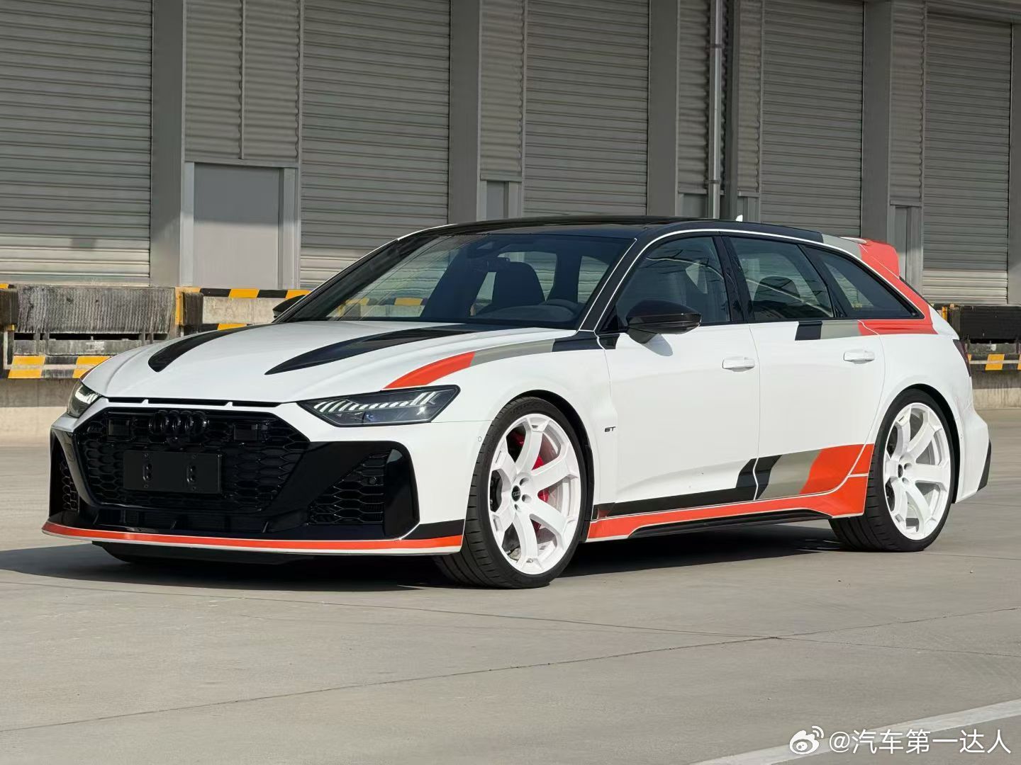 奥迪RS6 GT，白色，25年上牌，5千多公里，带车衣 