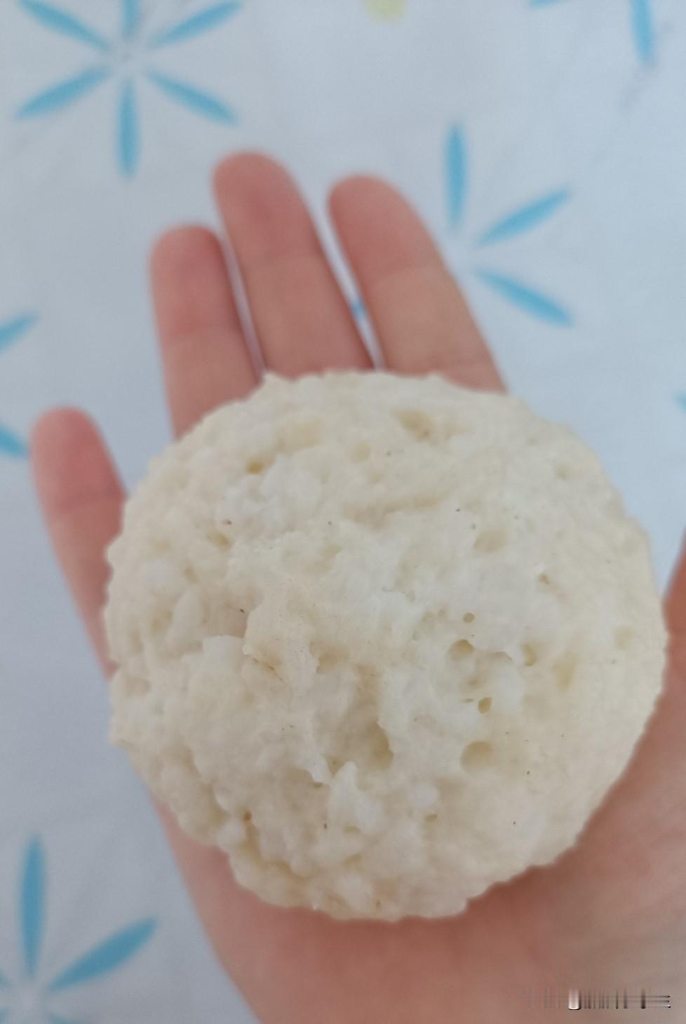 我这是做了个啥馒头？

昨天看头条，有人说用大米饭蒸馒头，于是我也想试试，正好蒸