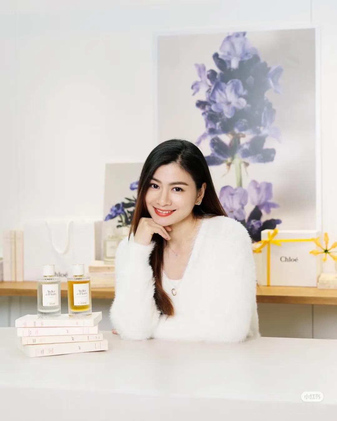 话说香港近几年就推出了许多样靓身材正，气质也相当不错的新晋博主，而kaka就是其