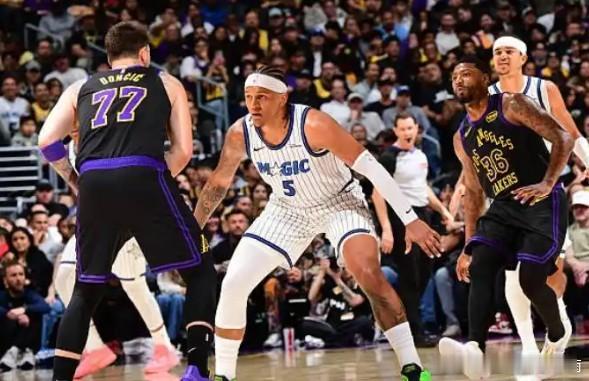 东契奇24投8中，只拿到22分？太低效了，这场球全场低迷，如同梦游，尤其是比赛最