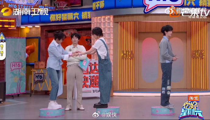 闫妮一个鞠躬把倪妮看懵了你好星期六表情传真笑点爆棚！闫妮演绎钓鱼动作突然鞠躬，直