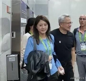 很多人以为，像黄仁勋这种级别的大佬，最离不开的是副总裁。
其实未必。

副总裁负