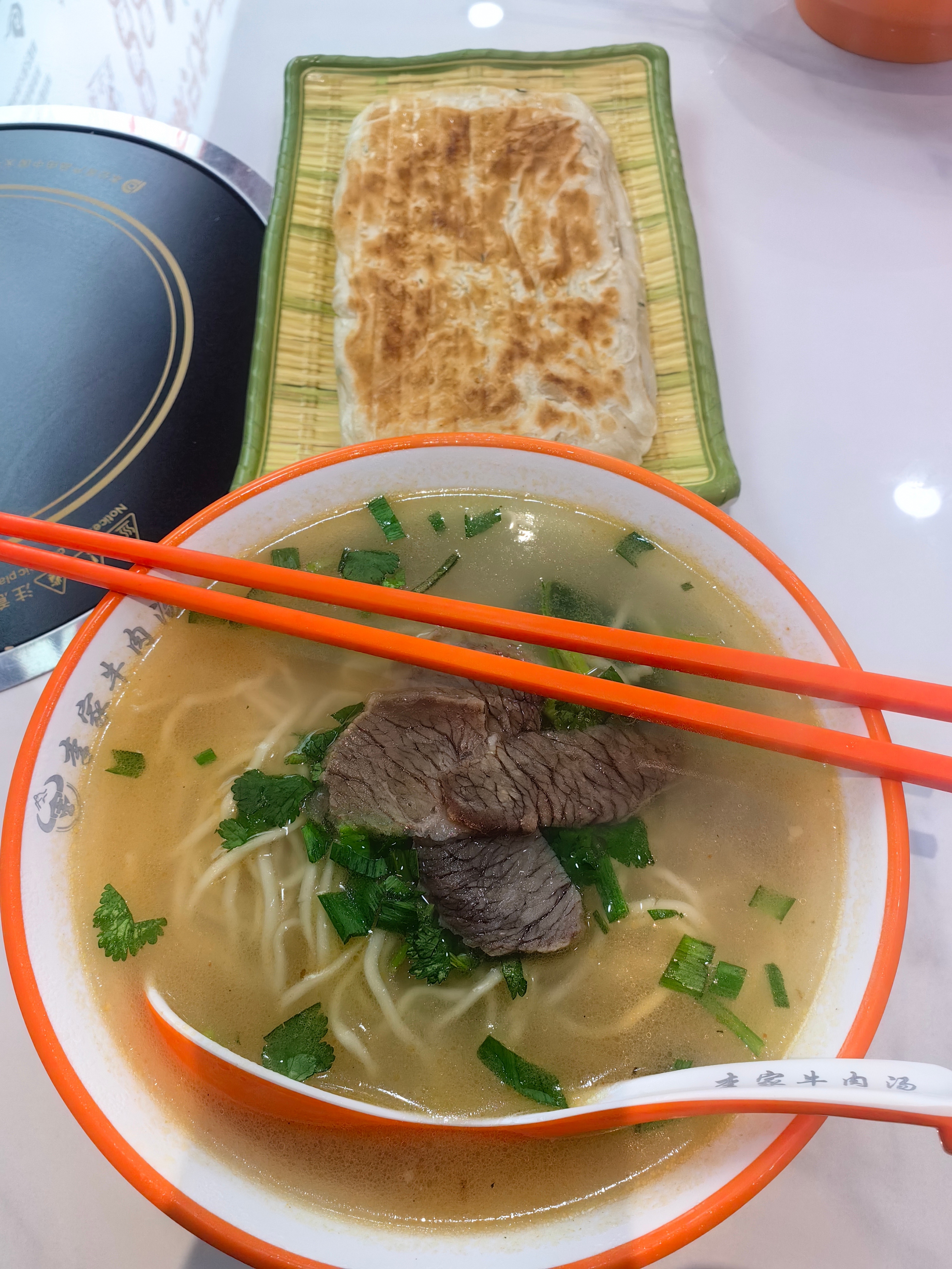 这个饼配牛肉汤面绝了，泡汤里更绝 淮安