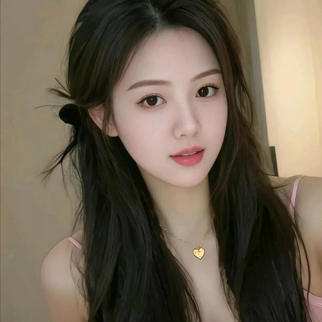 温柔甜美的少女，散发着迷人的魅力温柔美少女 自然清新美少女 自然甜系少女 温柔气