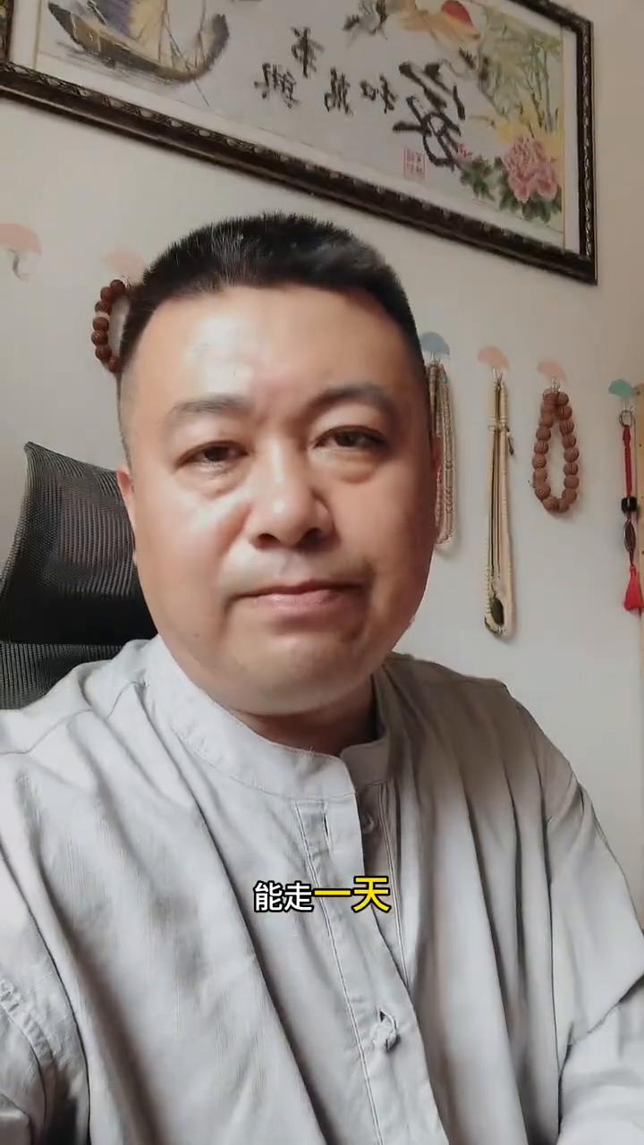 吃了这么多年这碗饭，掏心窝子跟你说：看上去最使劲的人往往摔得最狠。道家说：反者道