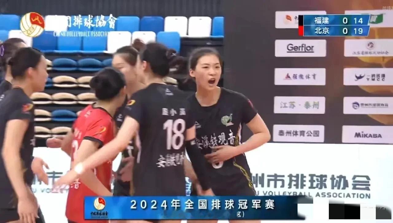 福建女排0：3不敌北京队，可惜了！今天福建队一传开局一直不好，导致对方直得，即使
