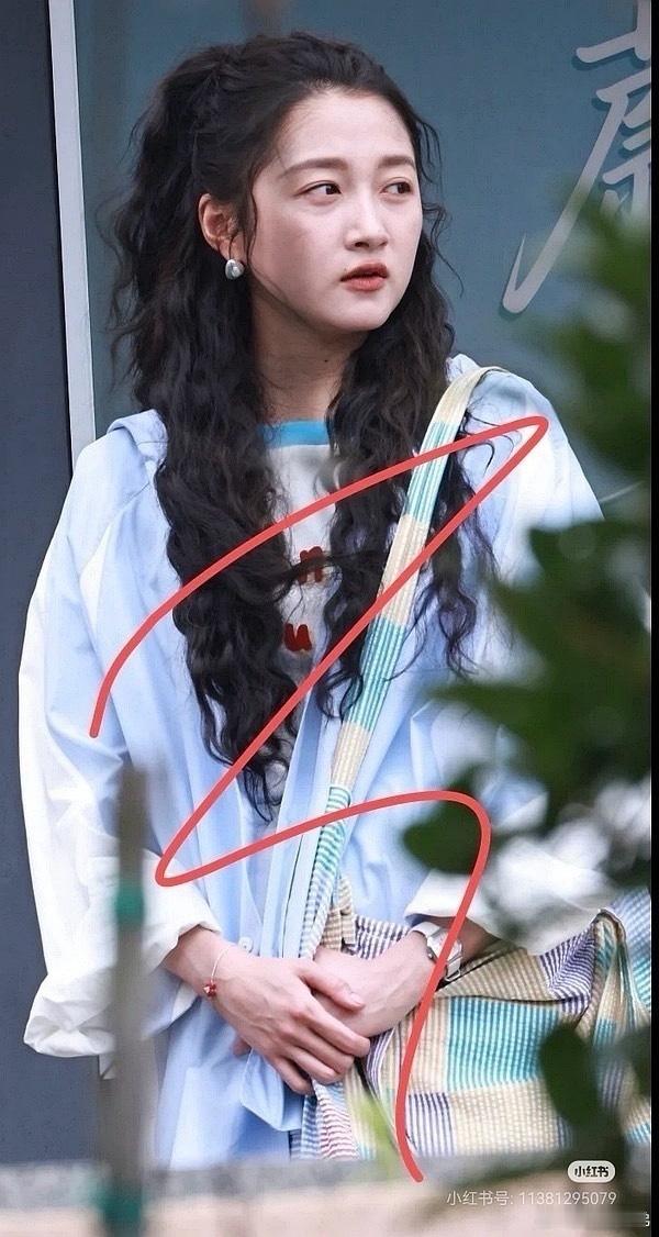 这个哪个黑子把我女神拍成这样的[doge] ​​​