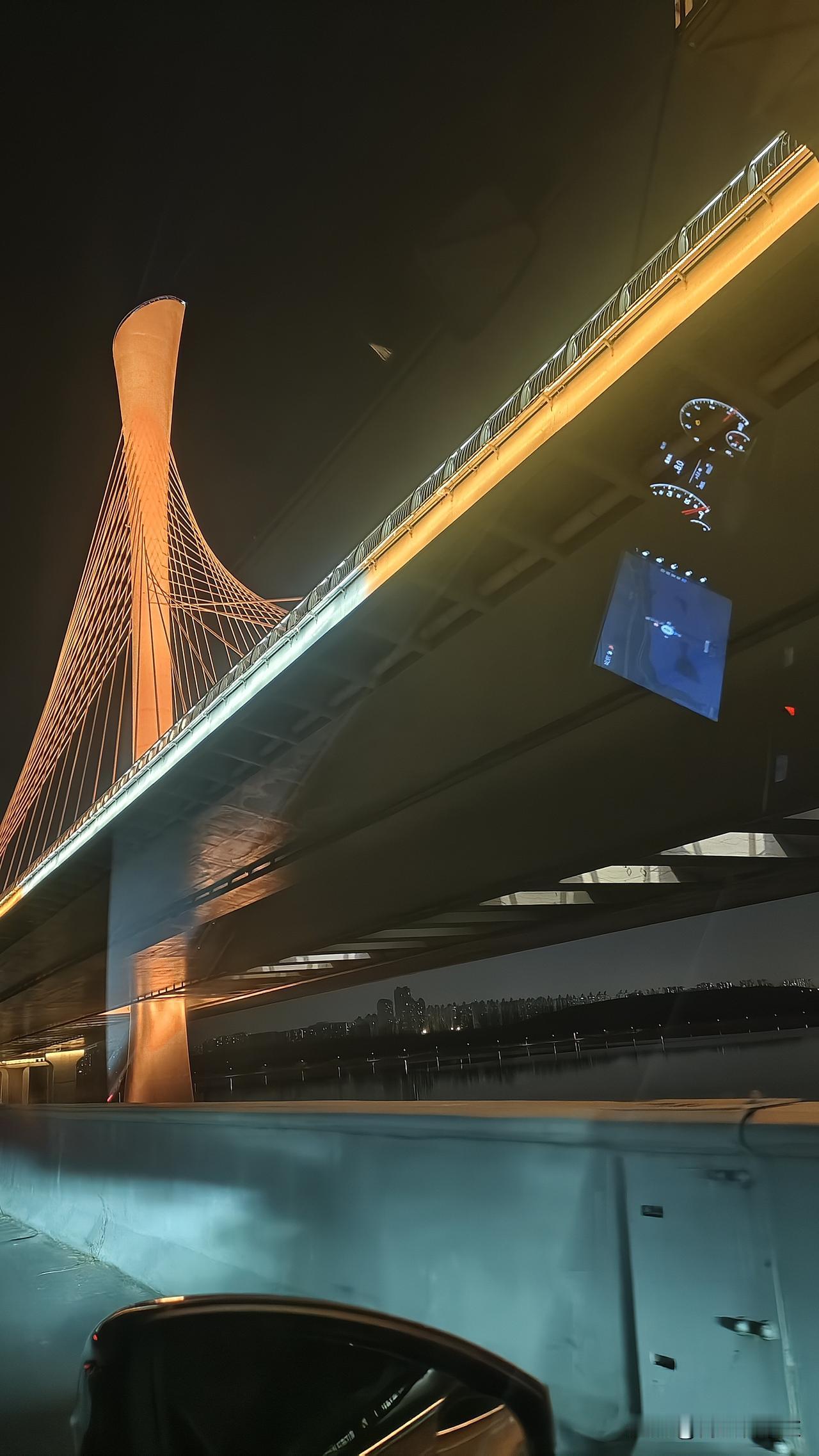 现在刚明白，复兴大街以前是新元高速，就是新乐到元氏的一段高速！
而新元高速的前身