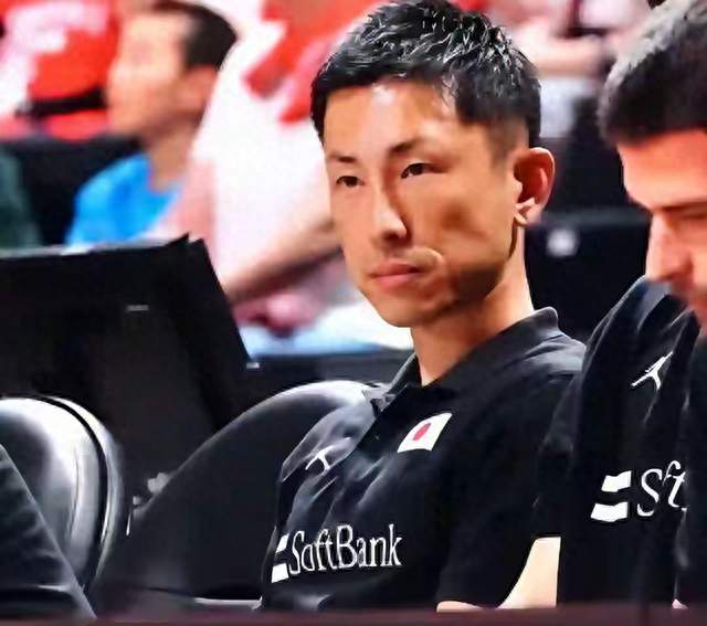 20分惨败日本二队！男篮输球真相，藏在中日教练的巨大差距里