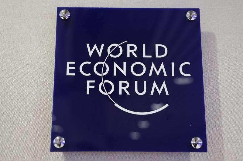 黄金短期投资机会还挺多的。比如关注国际局势，当出现地缘政治冲突，像局部战争爆发，