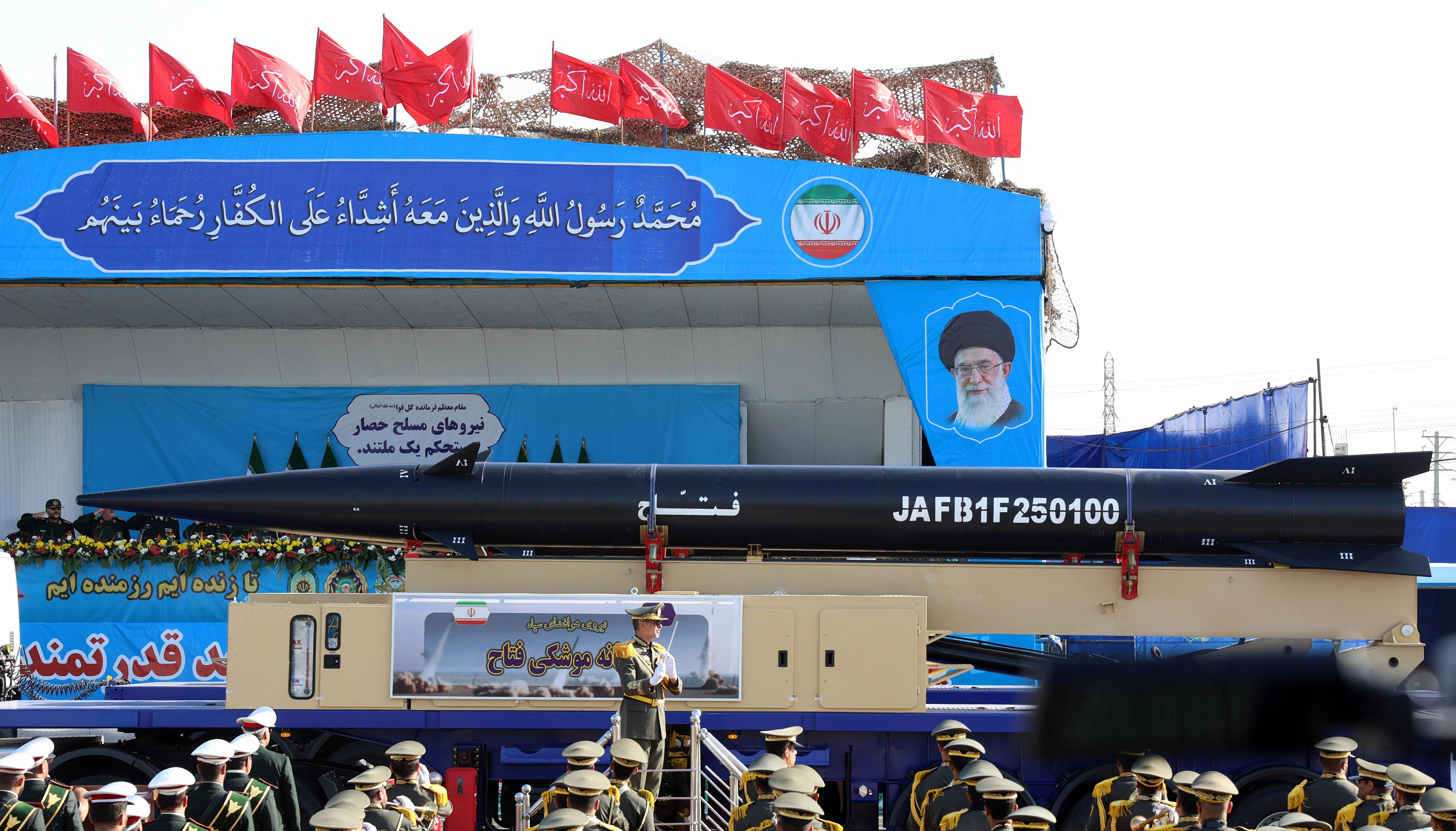 高分辨率图像 伊朗的堡垒破坏者（海巴尔-谢坎），法塔赫，还有两个不认识 