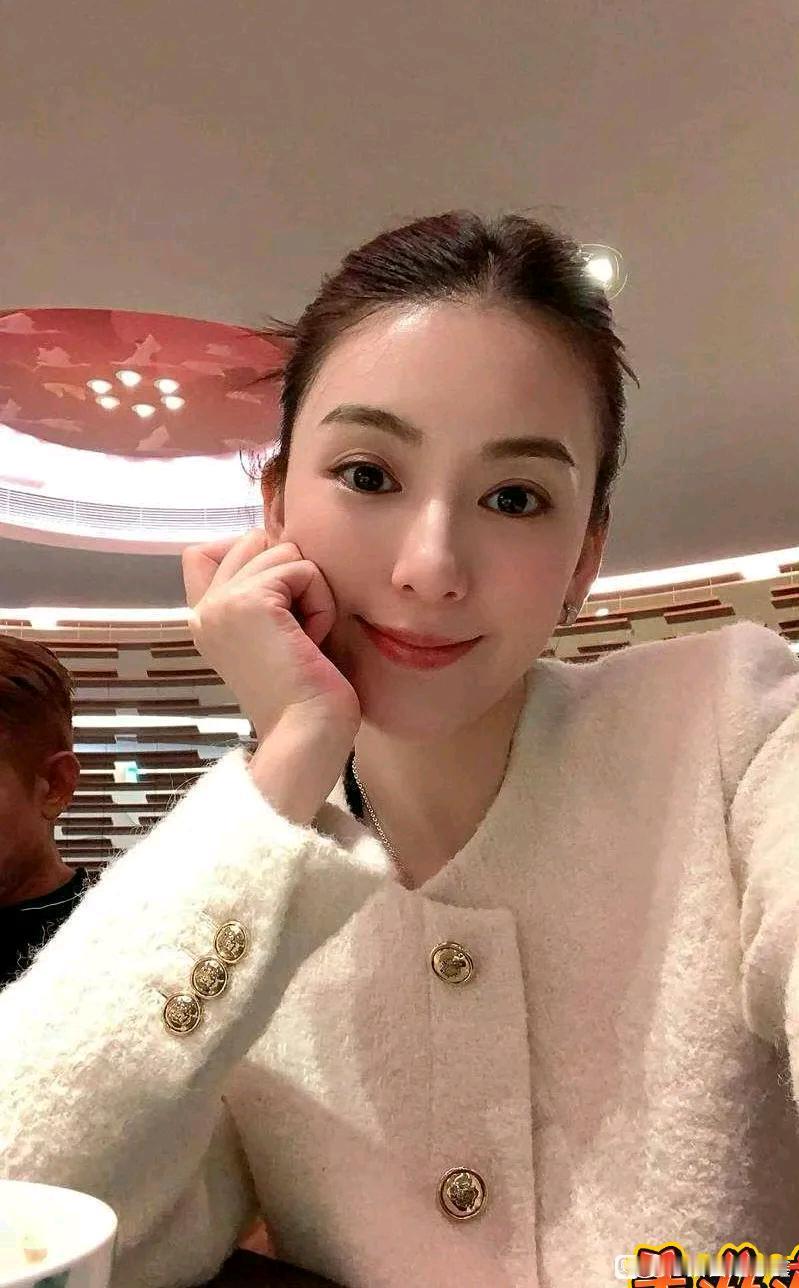 方媛堂堂的天王嫂为什么还要上节目被全网群嘲？我老公说，因为她其实很精明，她男人的