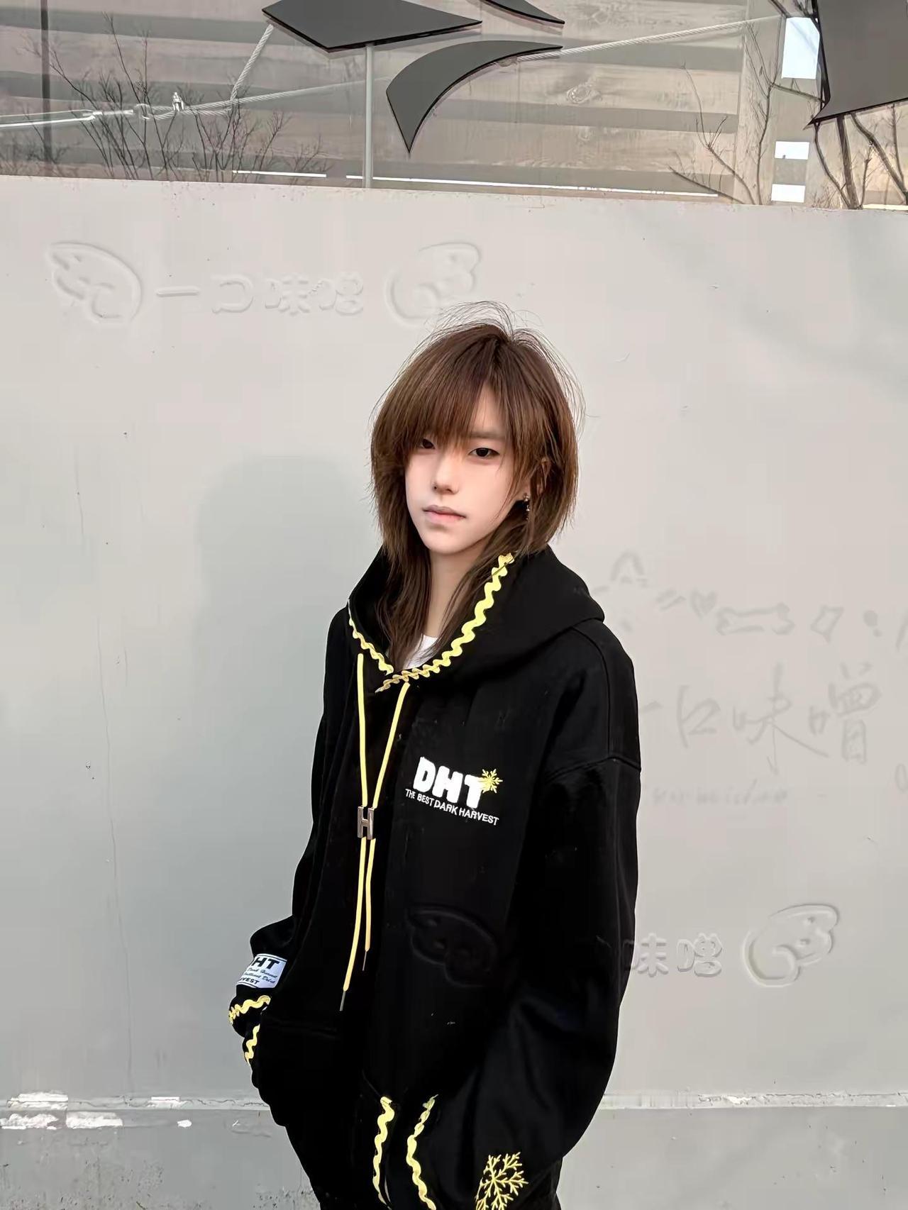 此后青山隐隐，流水长长，我仍是敢捧出真心的那个人