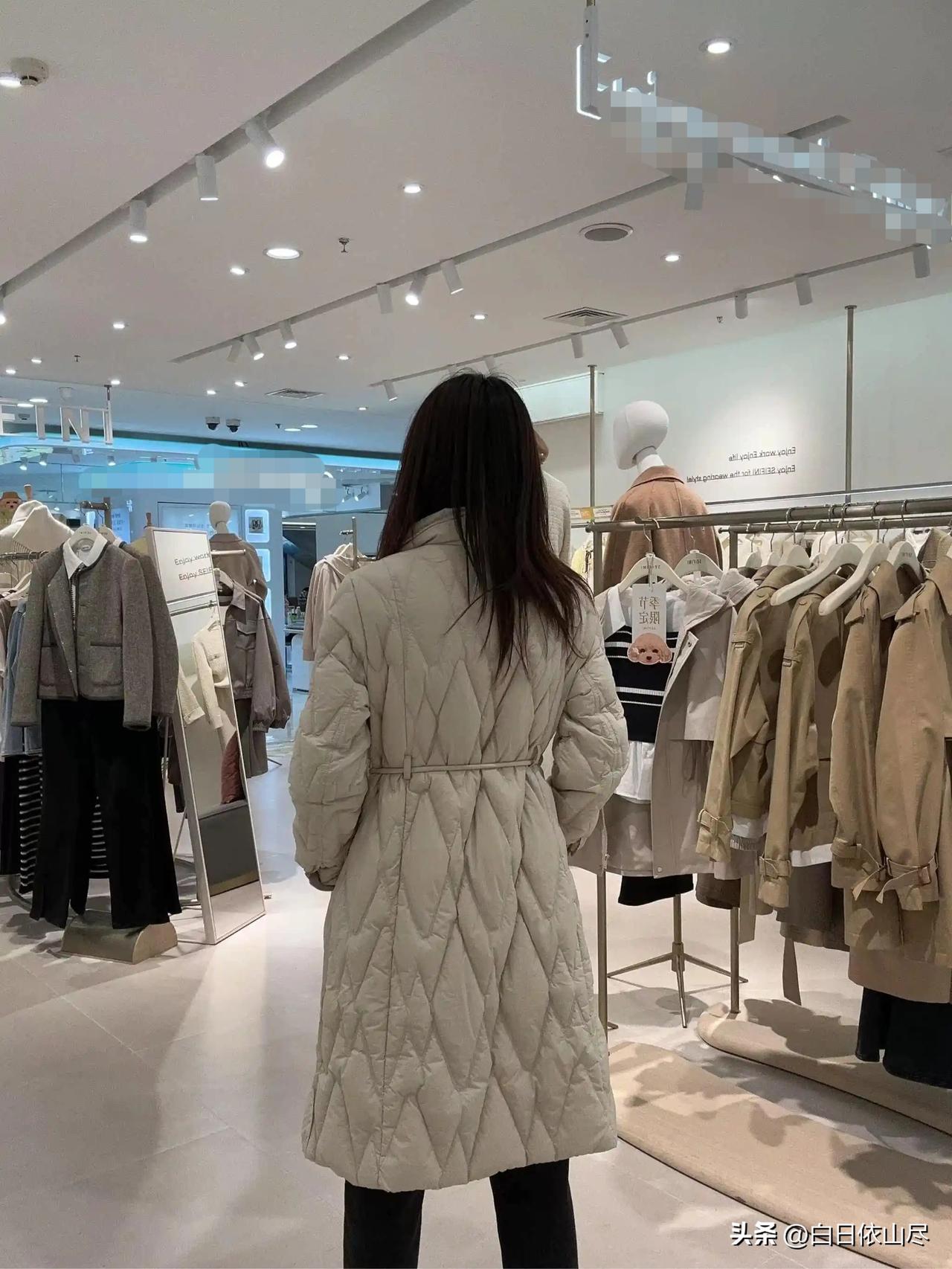 “笑不活了！”浙江杭州，一女子砸20000元，买了一件大牌羽绒服，才过了3小时，