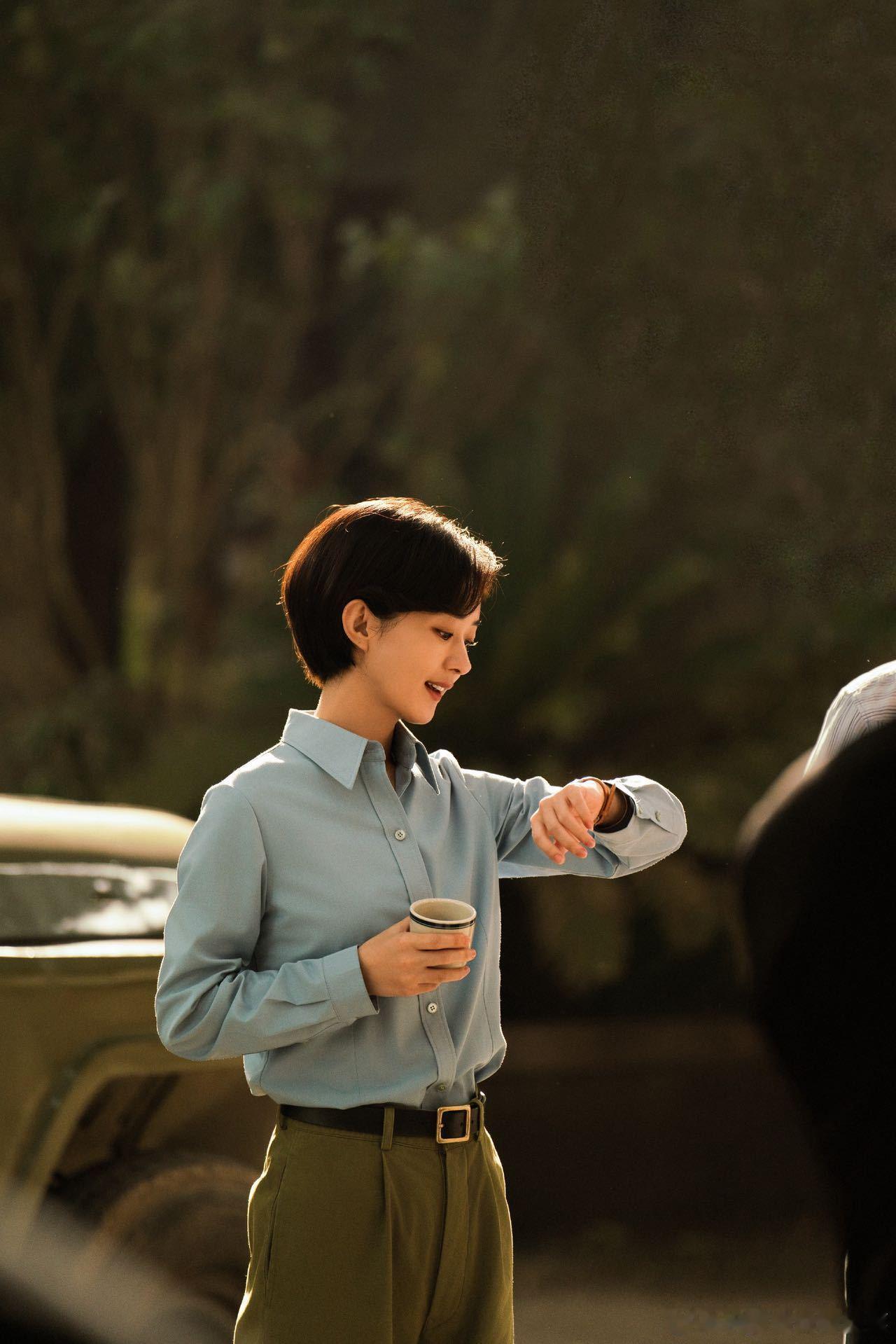 赵丽颖每个镜头都是笑着的小城大事 赵丽颖饰演的李秋萍镇长太圈粉，每个镜头都洋溢着