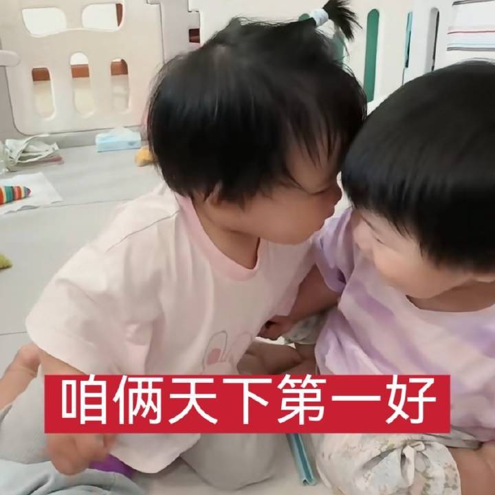 我刚刚趴在桌子上睡着了做了个超级超级真实还长的梦梦到了突然有一个韩国来的女人一直
