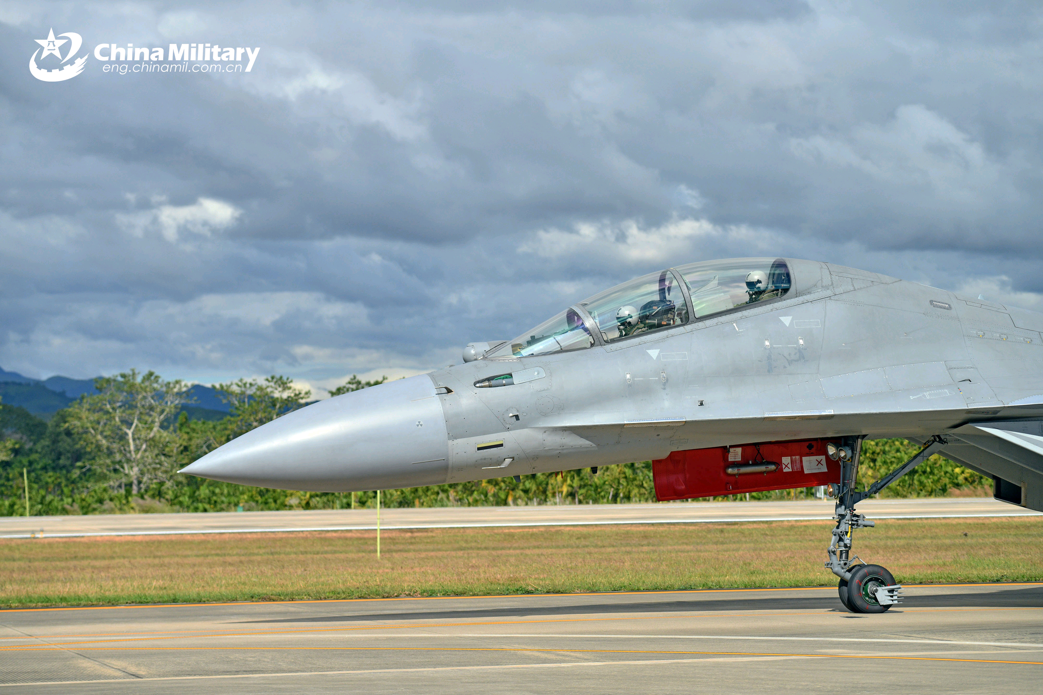 嚯，海南岛上的石榴南空某旅歼-16好图！烽火问鼎计划制胜空天
