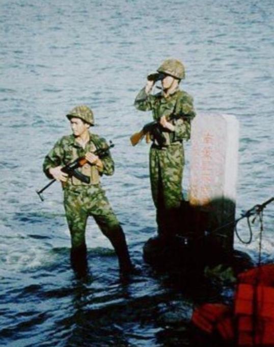 1990年，我国驻南薰礁的11名战士突然失联，在后续调查中，发现11名战士6人死