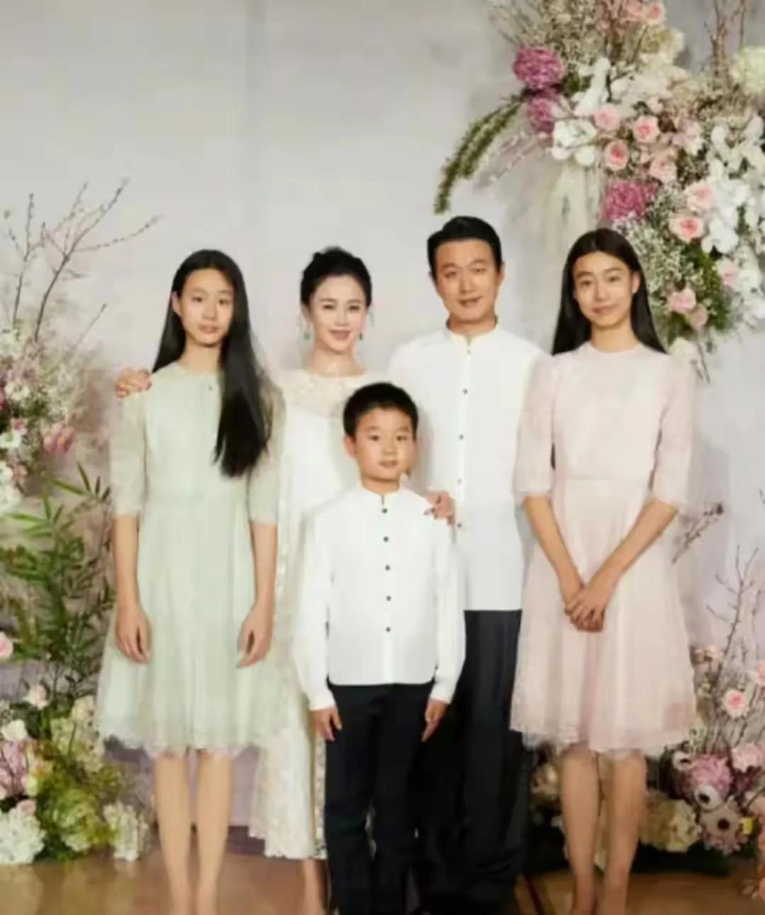 本事大
吉林姑娘本事大，
敢把影帝给拿下。
拍戏回家零绯闻，
五口幸福真不差！[
