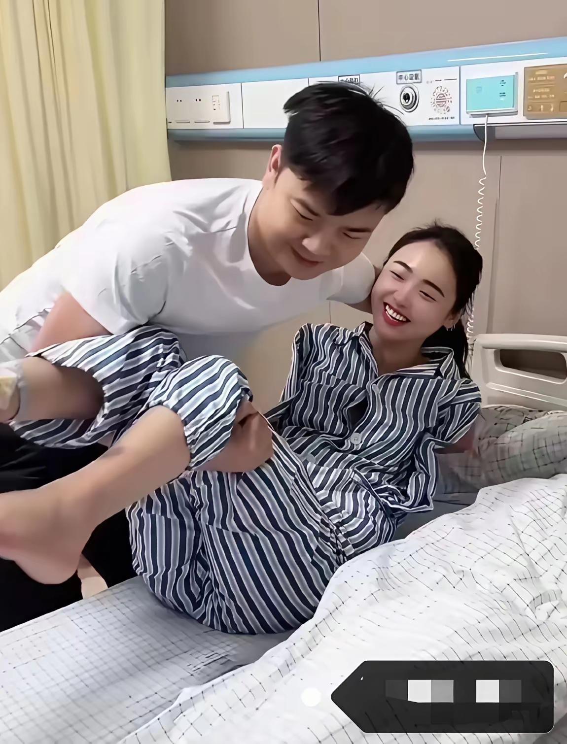 泪目啦！！！！！
无臂天使杨佩终于找了一个疼她的老公了，去看病都是她的老公抱着她