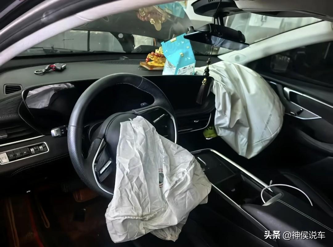 买车第一重要的就是安全。
如果说你在乎个人或者家人的安全，买车首选安全性高的车，