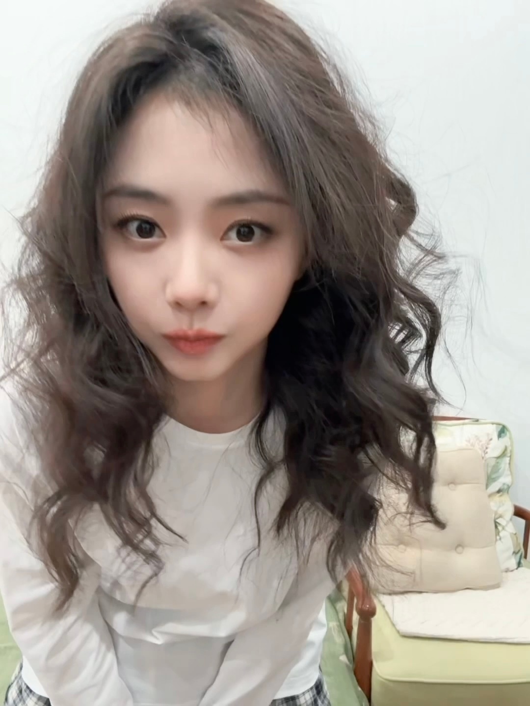 谭松韵 🤳两小姐‘s Postcard咔嚓！记录下两小姐某日收工后的“纯手作”