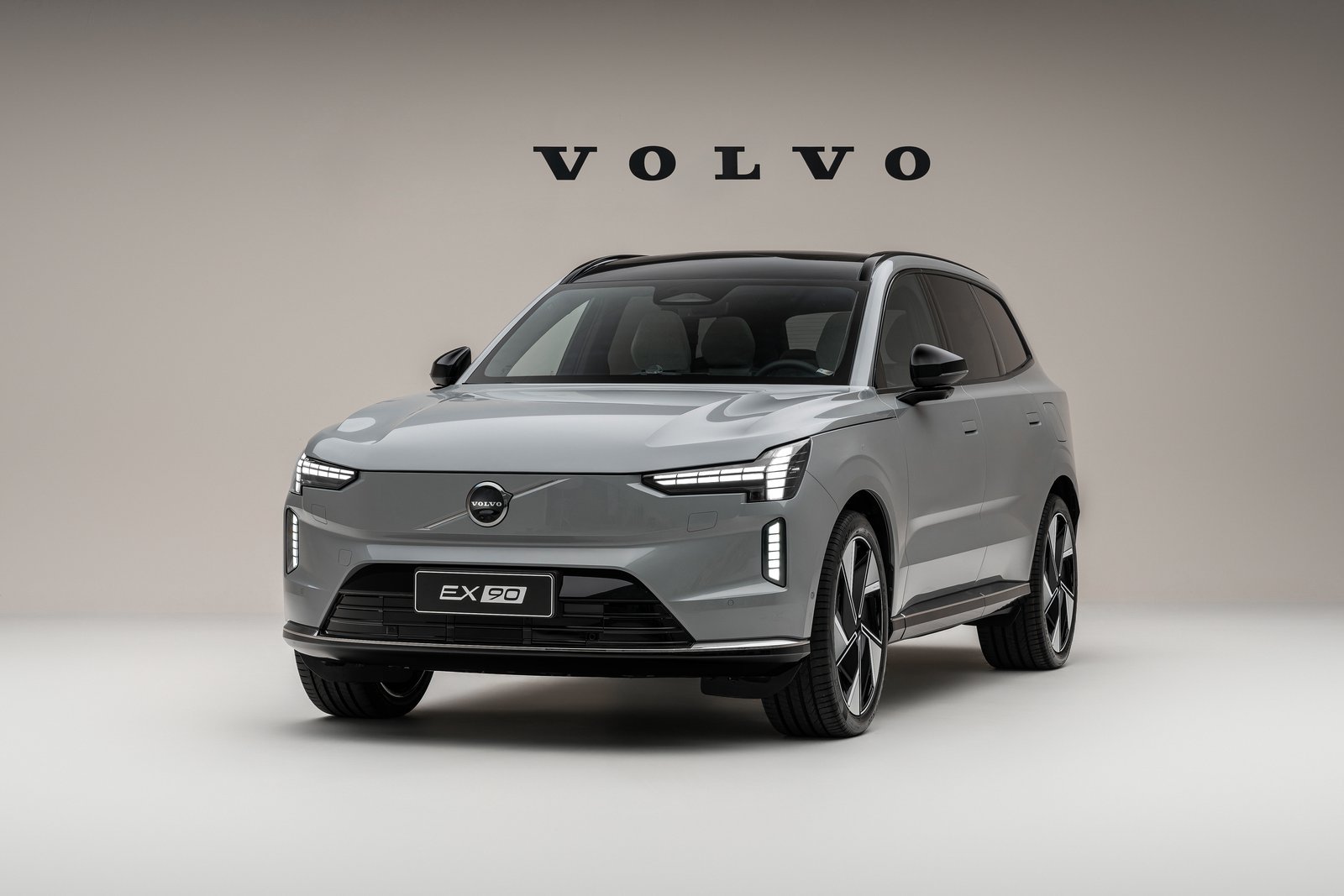 沃尔沃纯电双旗舰开启预售 沃尔沃EX90与ES90电动双子星正式亮相预售，自带低