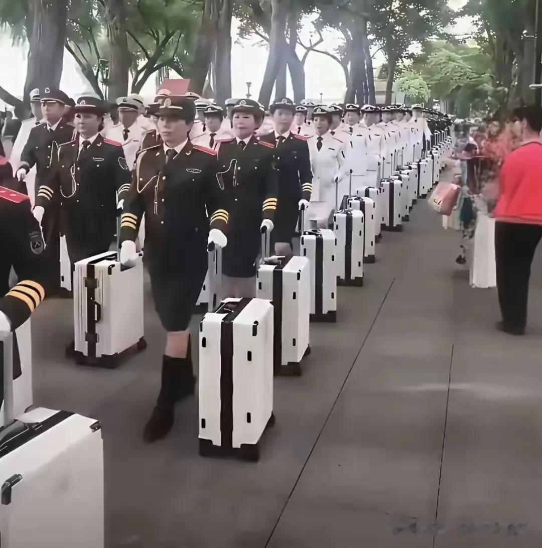 这阵仗……也有点好奇，拿多少的退休工资，才可以加入他们的队伍？