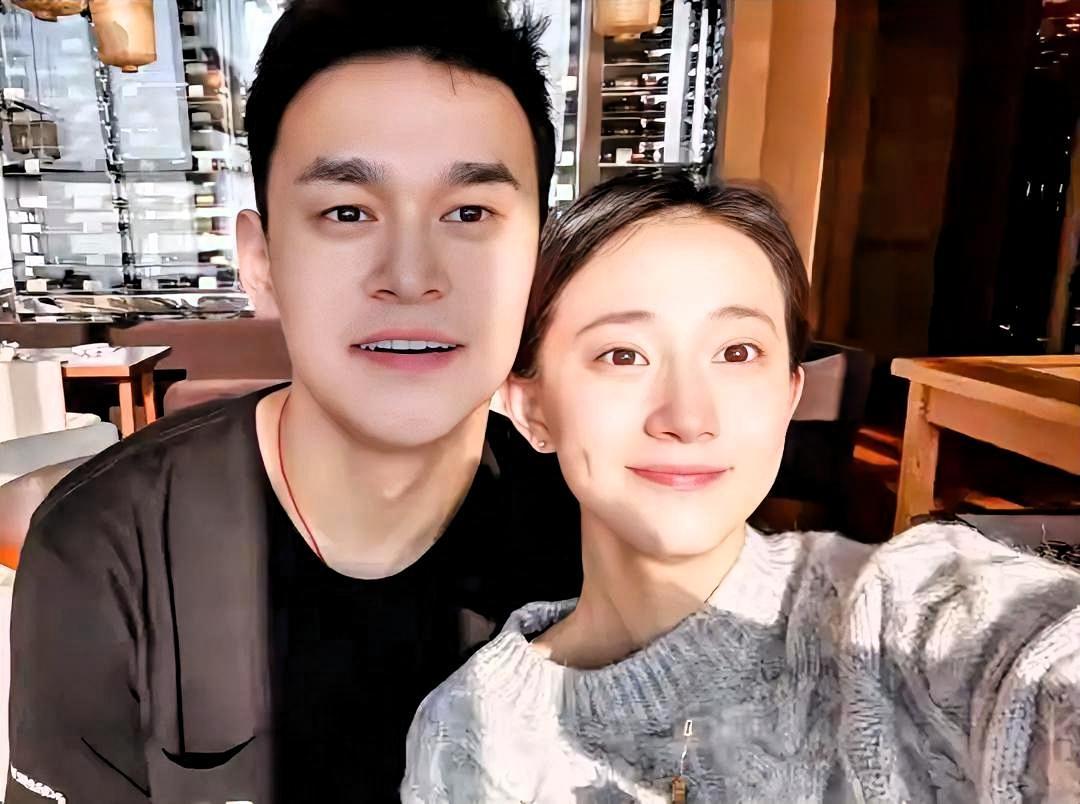 游戏逼张豆豆说想换老公。规则是必须违心答“当然了”。她犹豫几秒，笑着说了。

孙