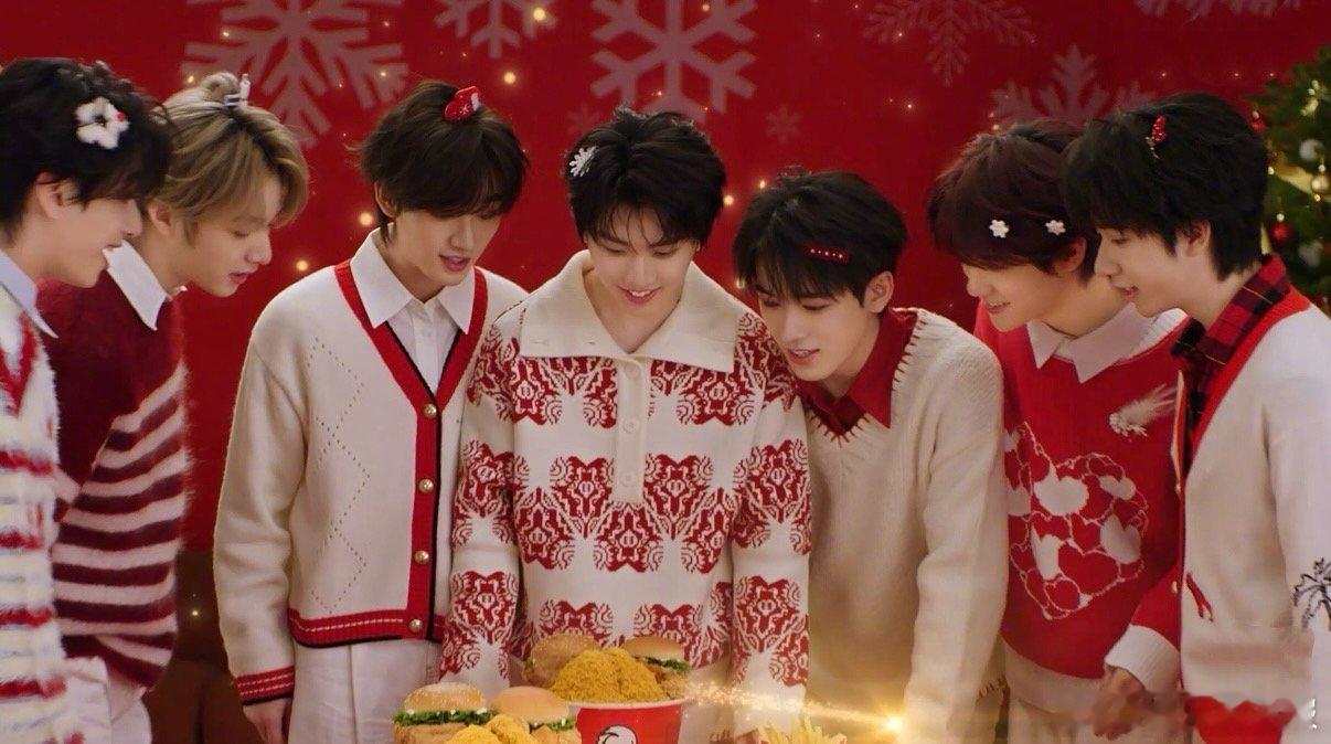 时代少年团的节日桶你有了吗 被最新物料馋到了！立马安排上同款美食～如此丰富美味的