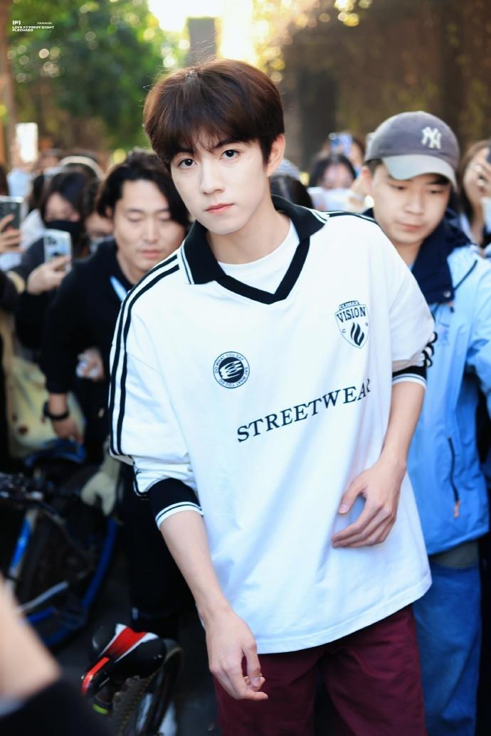 赵一博遇人不熟出妆路透  赵一博遇人不熟上班路透  赵一博在《遇人不熟》出妆路透