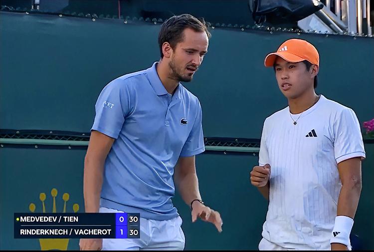 你看了吗？
网友：组合不吉利：没钱！！
哈哈、终究还是表兄弟组合更强！！
在今天