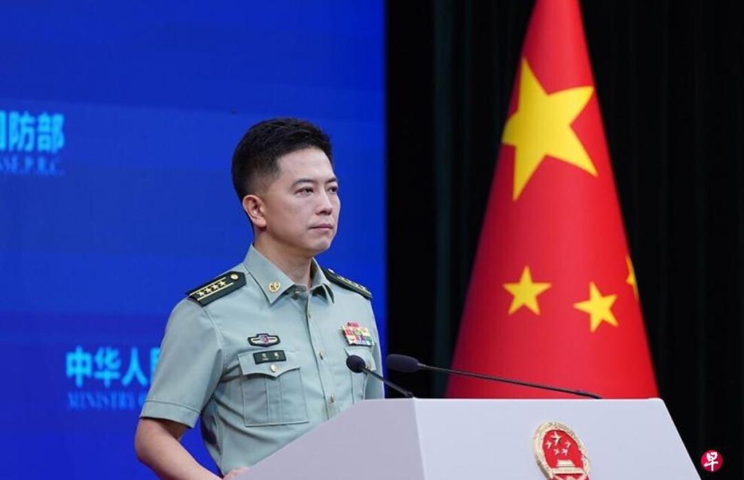 国防部新任发言人首次亮相，一句话定性：菲防长被制裁，是咎由自取

中国外交部上周