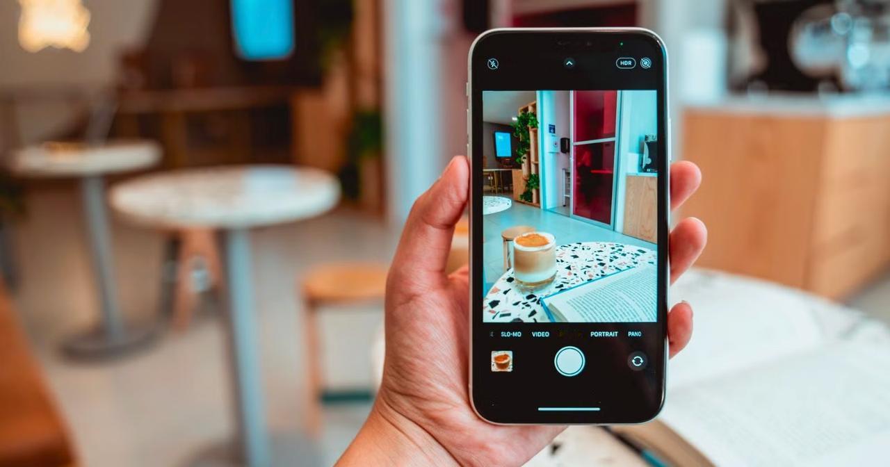 听说最近iPhone 4又火了，买这款老手机的人主要是冲着它的CCD相机，据说可