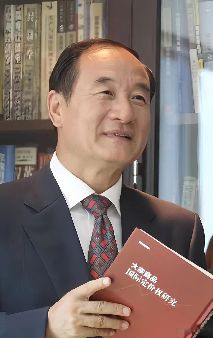 一档财经节目中，我国知名经济学家，常清教授一鸣惊人，他说:“讲到底，股民就是来做