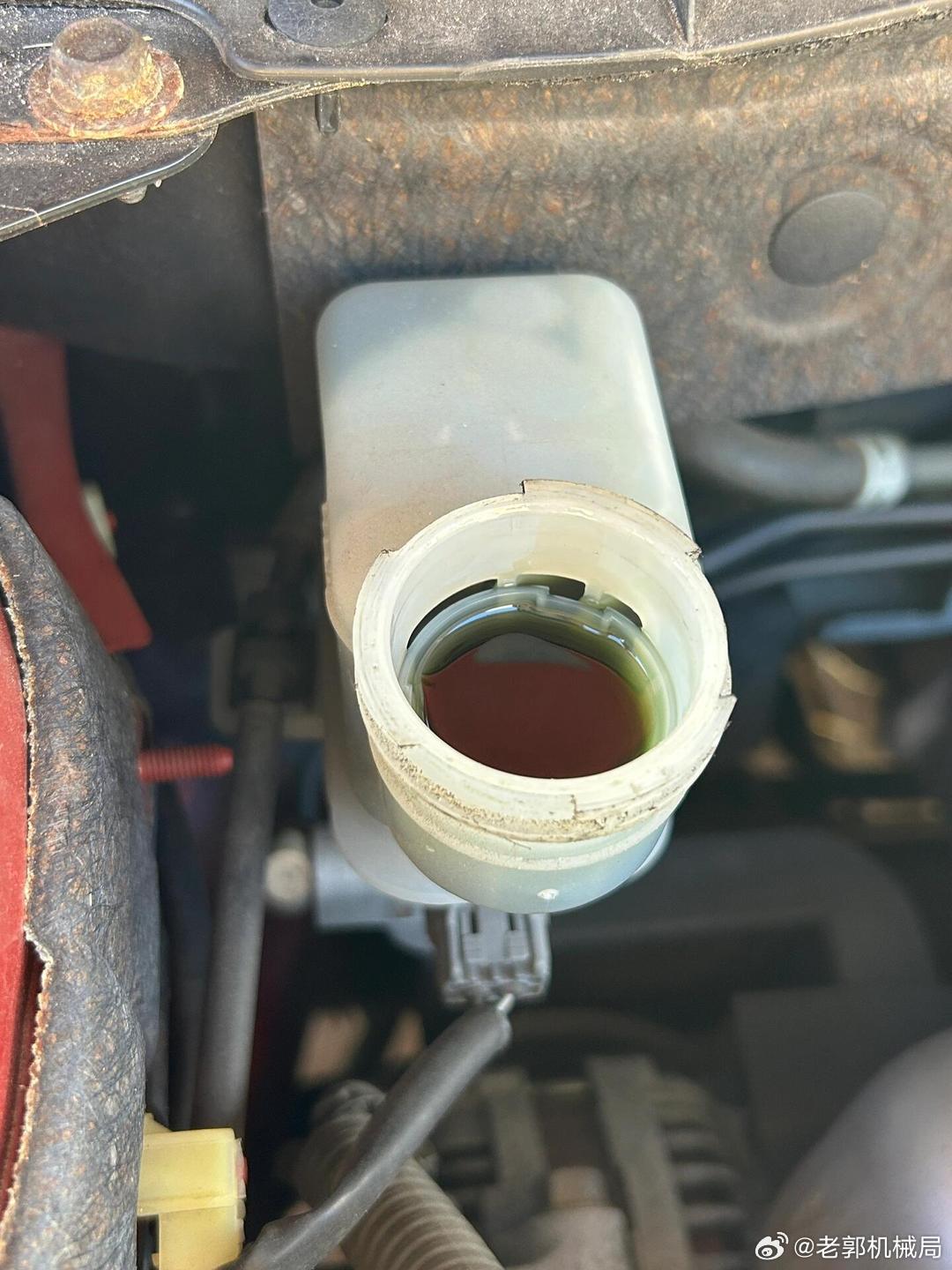 大家伙可能都被 4S 店骗了，不然怎么会出现刹车失灵的情况呢？很多老司机开十几年